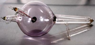 original and remarkably intact early 20th c. antique american salvaged chicago industrial rare bulbar focus medical or hospital x-ray glass tube