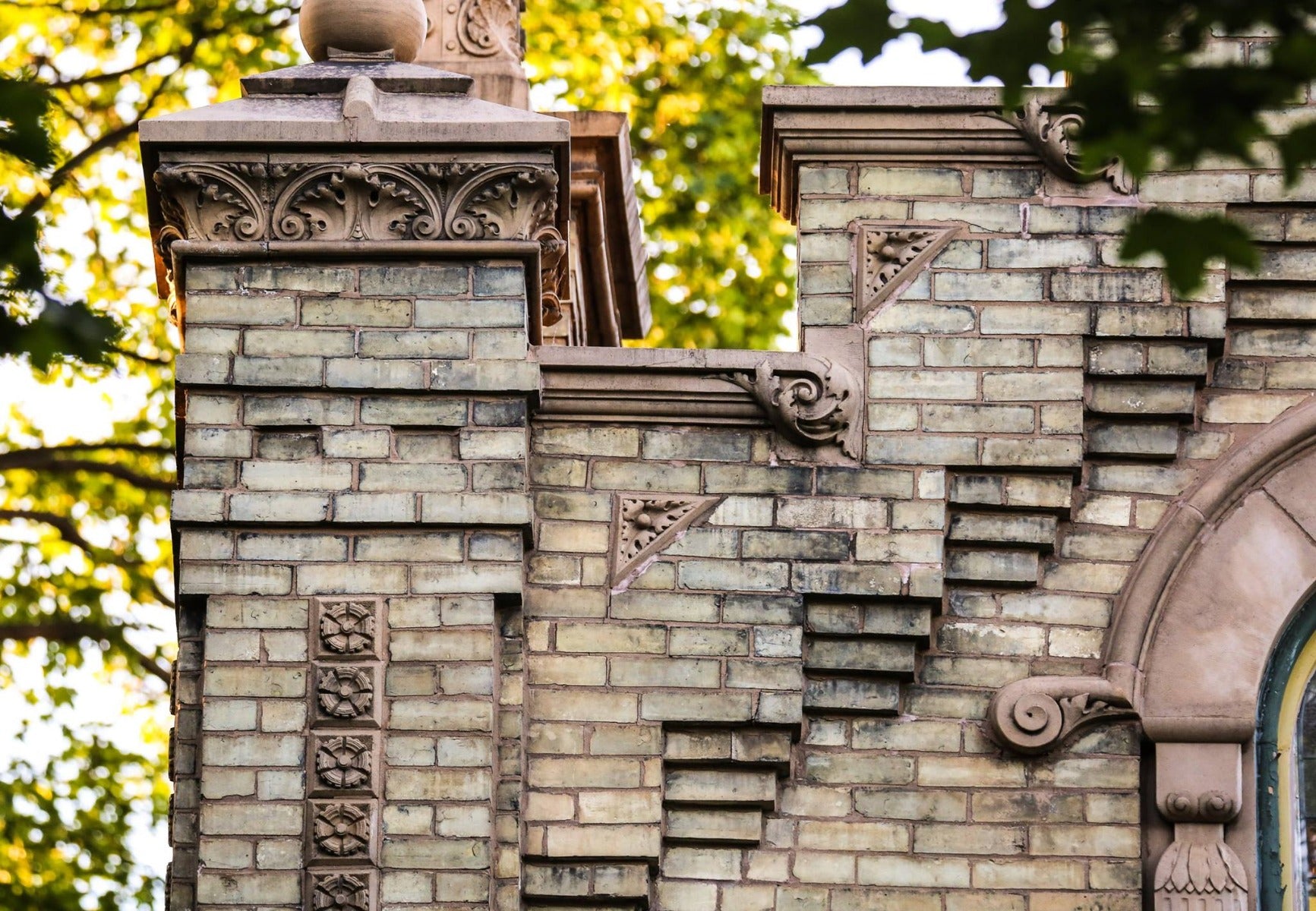 seldom found early example of northwestern terra cotta works buff-colored terra cotta exterior rosette