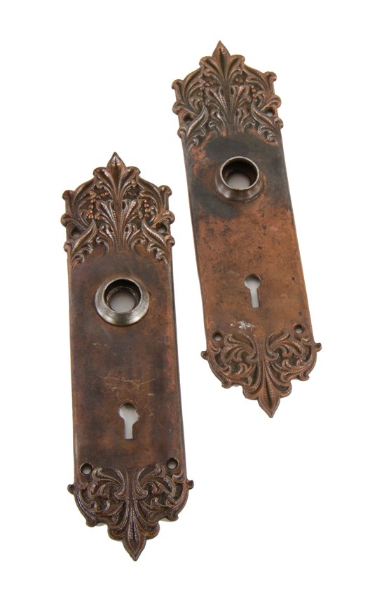 set of early 20th century richardsonian romanesque style interior residential "panama" pattern cast iron doorknob backplates