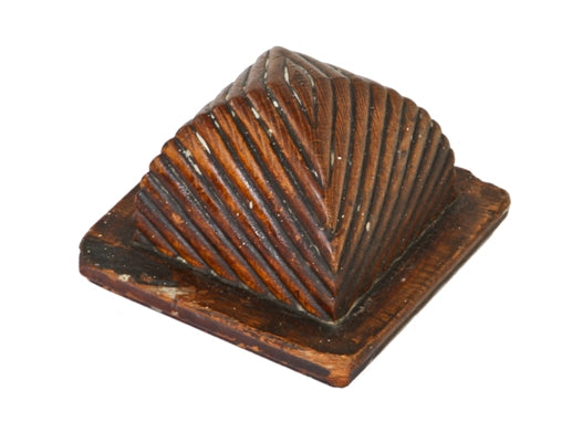 19th century american victorian era varnished oak wood pyramidal-shaped deeply grooved residential newel post cap
