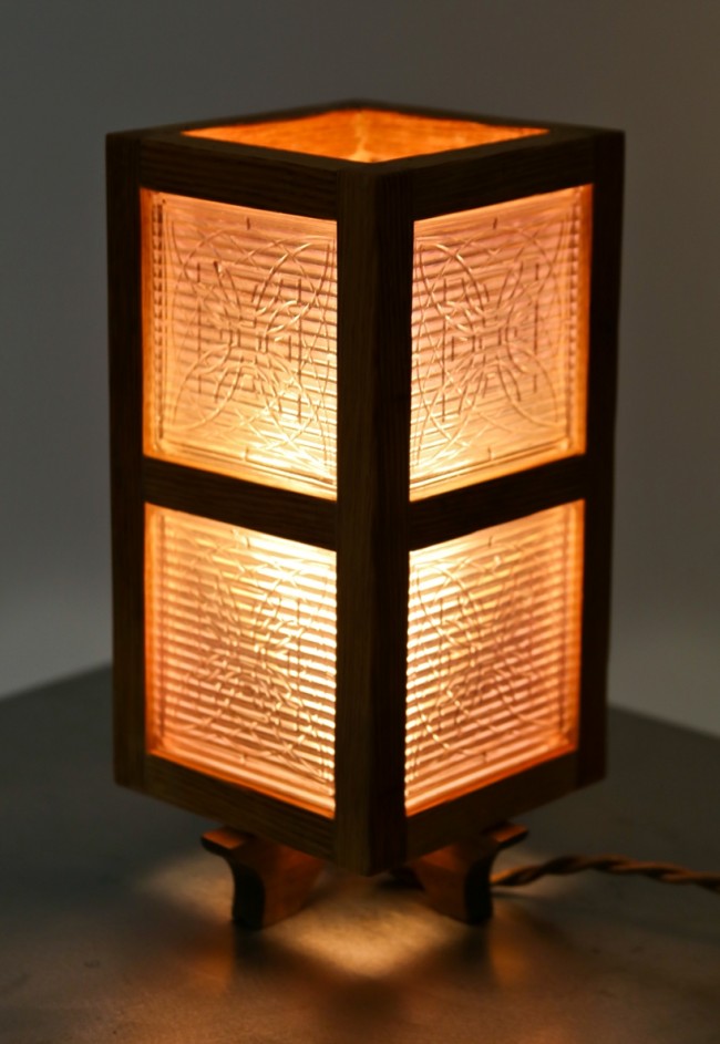 very compact and lightweight single electric light table or desk lamp containing frank lloyd wright-designed luxfer tiles
