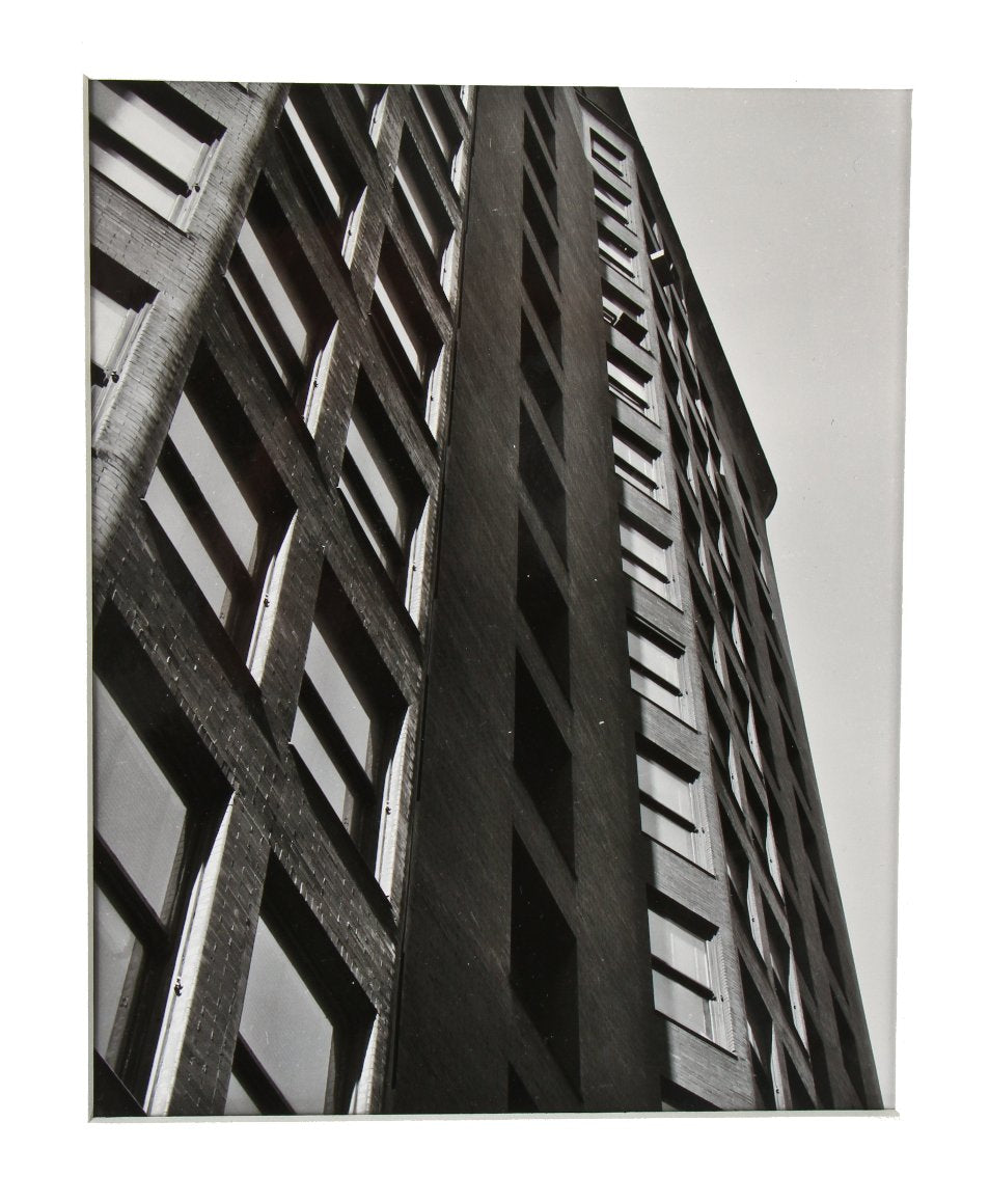 original and undated 8 x 10 signed gelatin silver print or photographic image of the monadnock building's facade taken by photographer richard nickel