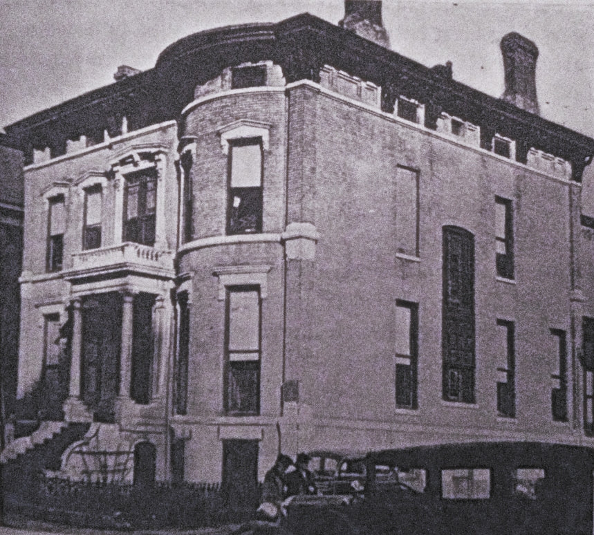 completely intact c. 1880's antique ameriican hand carved solid walnut joseph t. ryerson octagonal-shaped staircase landing newel post with pineapple finial