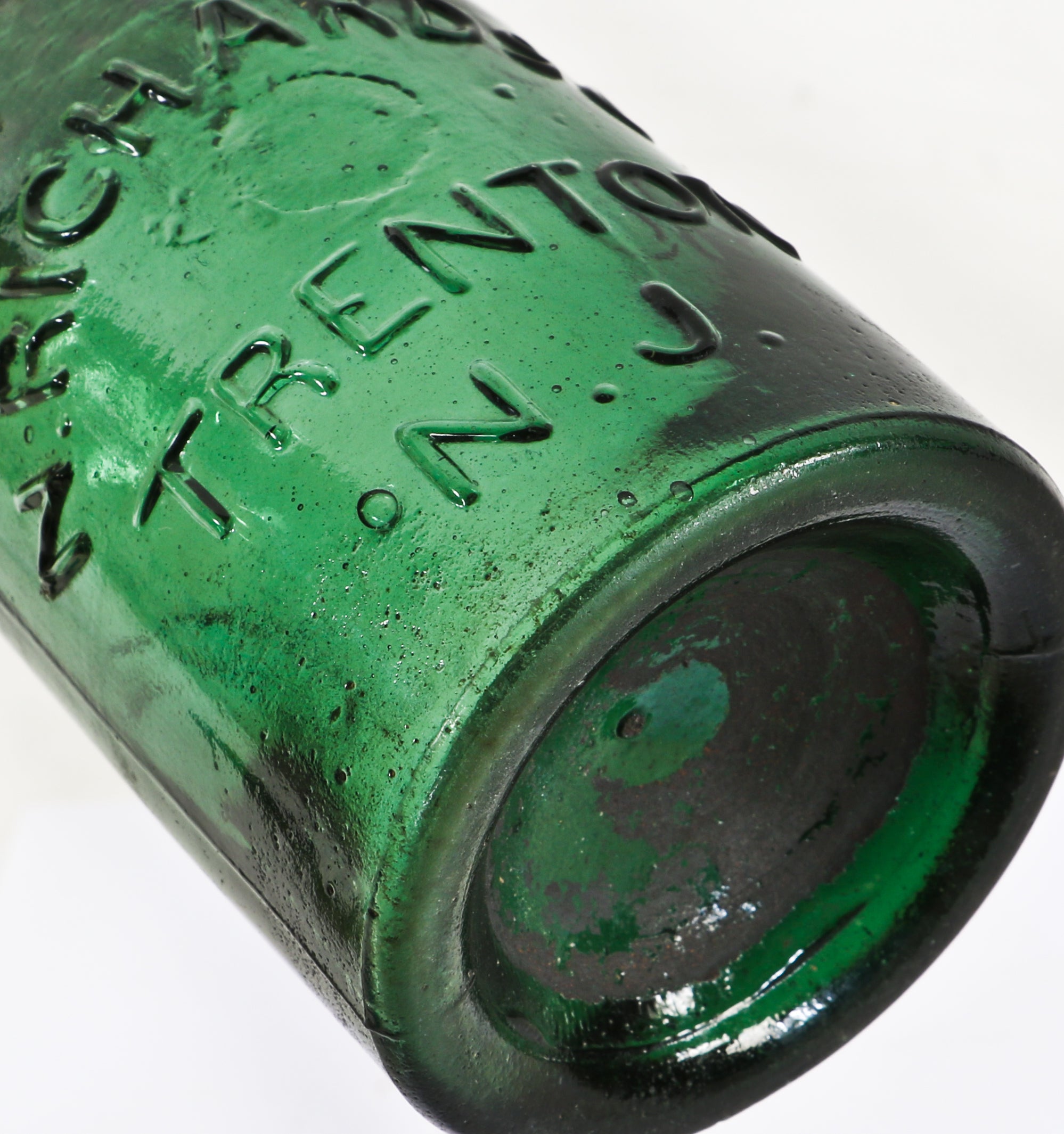 original and intact 1850's privy dug deep emerald green iron pontiled porter bottle manufactured by n. richardson in trenton, n.j