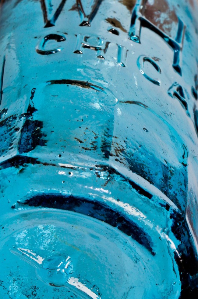 original and intact c.1860's medium cobalt blue blobtop gravitating soda bottle with mug base manufactured for chicago bottler william henry hutchinson.