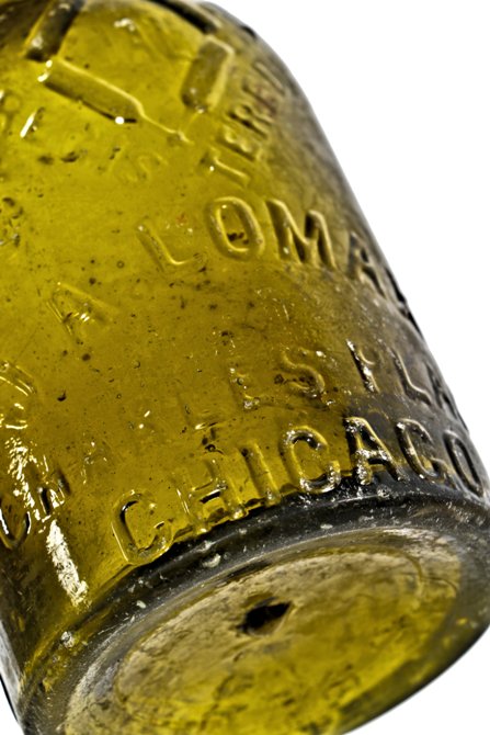 hard to find antique privy-dug c. 1870-1872 vibrant light olive green glass long neck porter pint bottle manufactured for chicago bottling giant john lomax