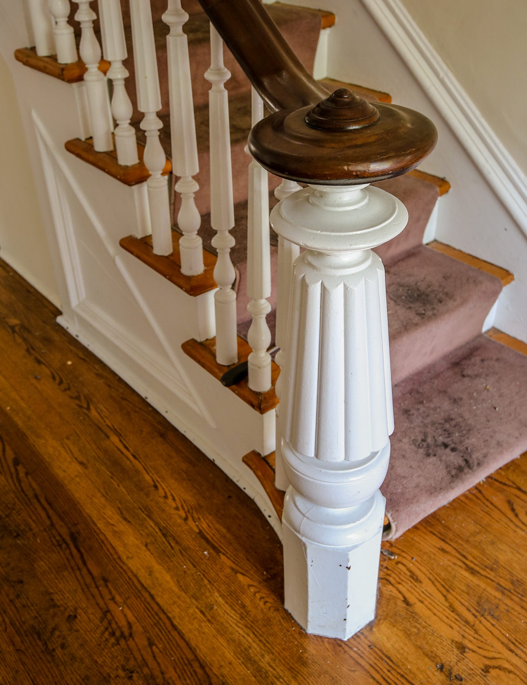 late 1860's or early 1870's solid freestanding finely turned and grooved solid walnut wood salvaged chicago staircase newel post with original circle-shaped top