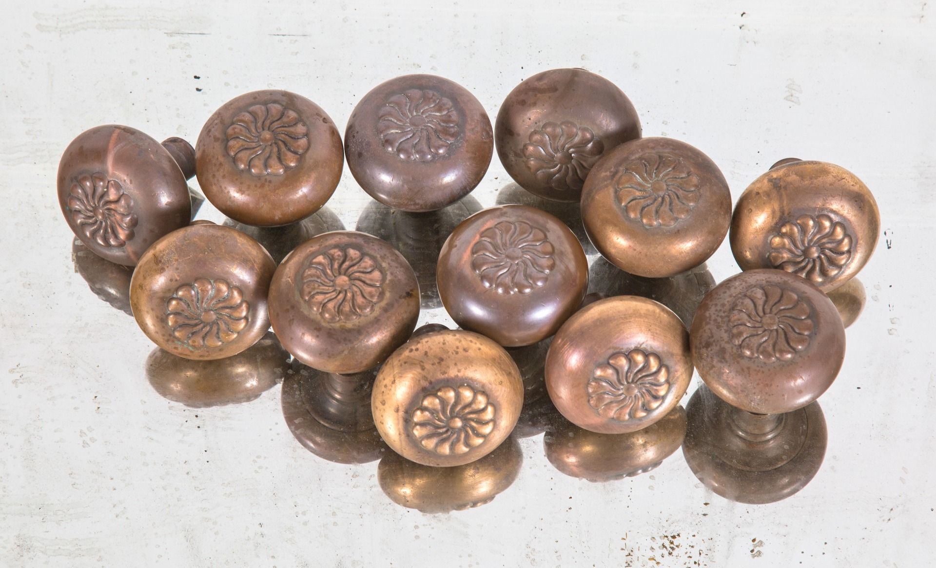 large lot of early 20th century antique american ornamental "putnam" pattern interior residential doorknobs