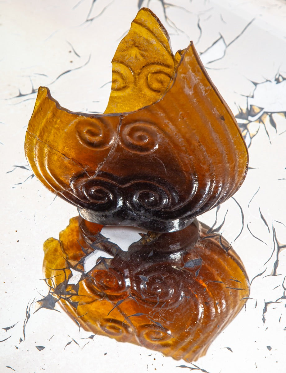 rare 1830s-1840s downtown chicago dug open-pontiled amber scroll flask fragment