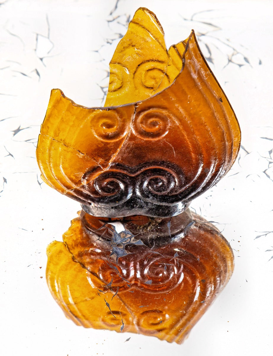 rare 1830s-1840s downtown chicago dug open-pontiled amber scroll flask fragment