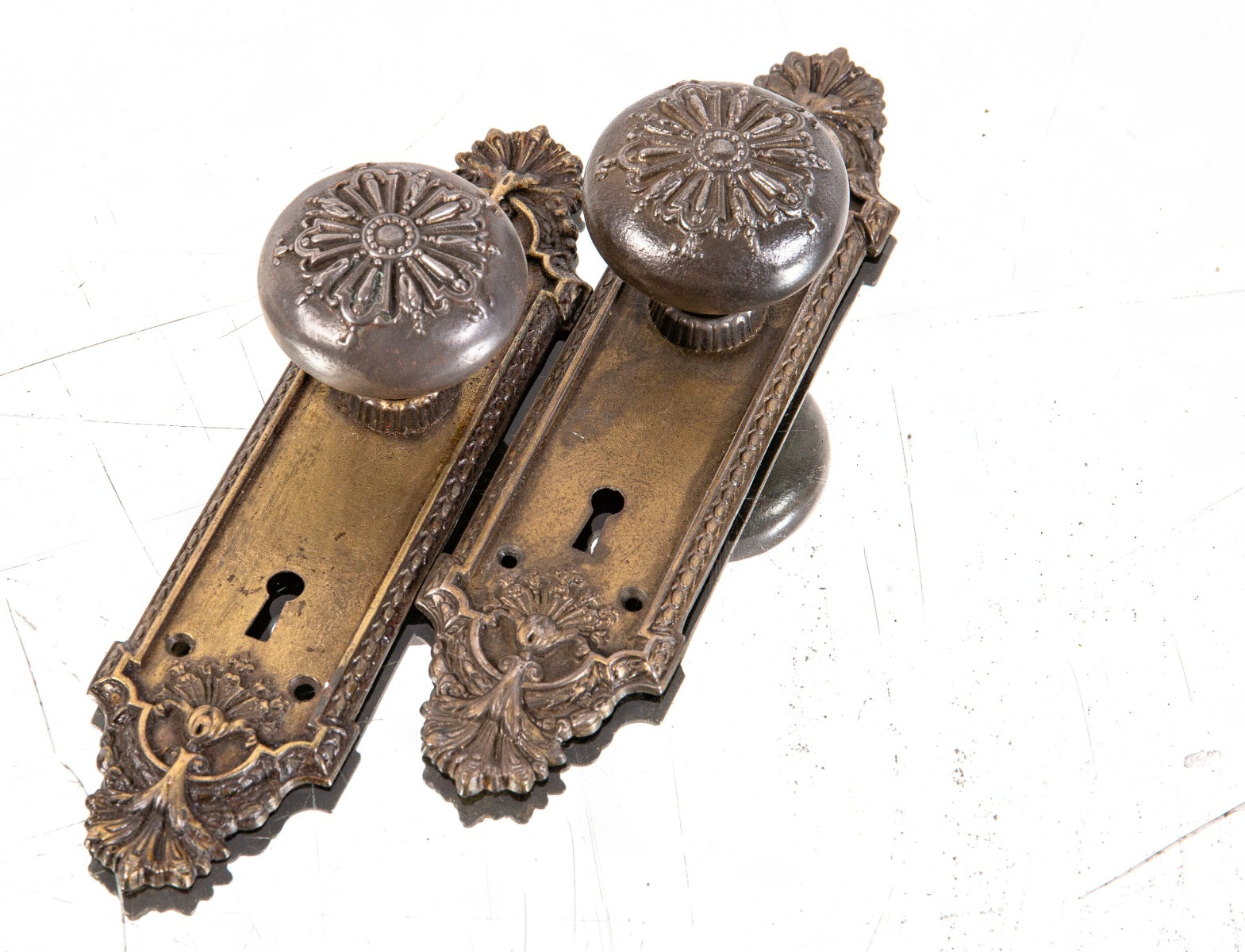 original early 20th century ornamental cast iron salvaged chicago "ontario" pattern doorknobs and matching backplates