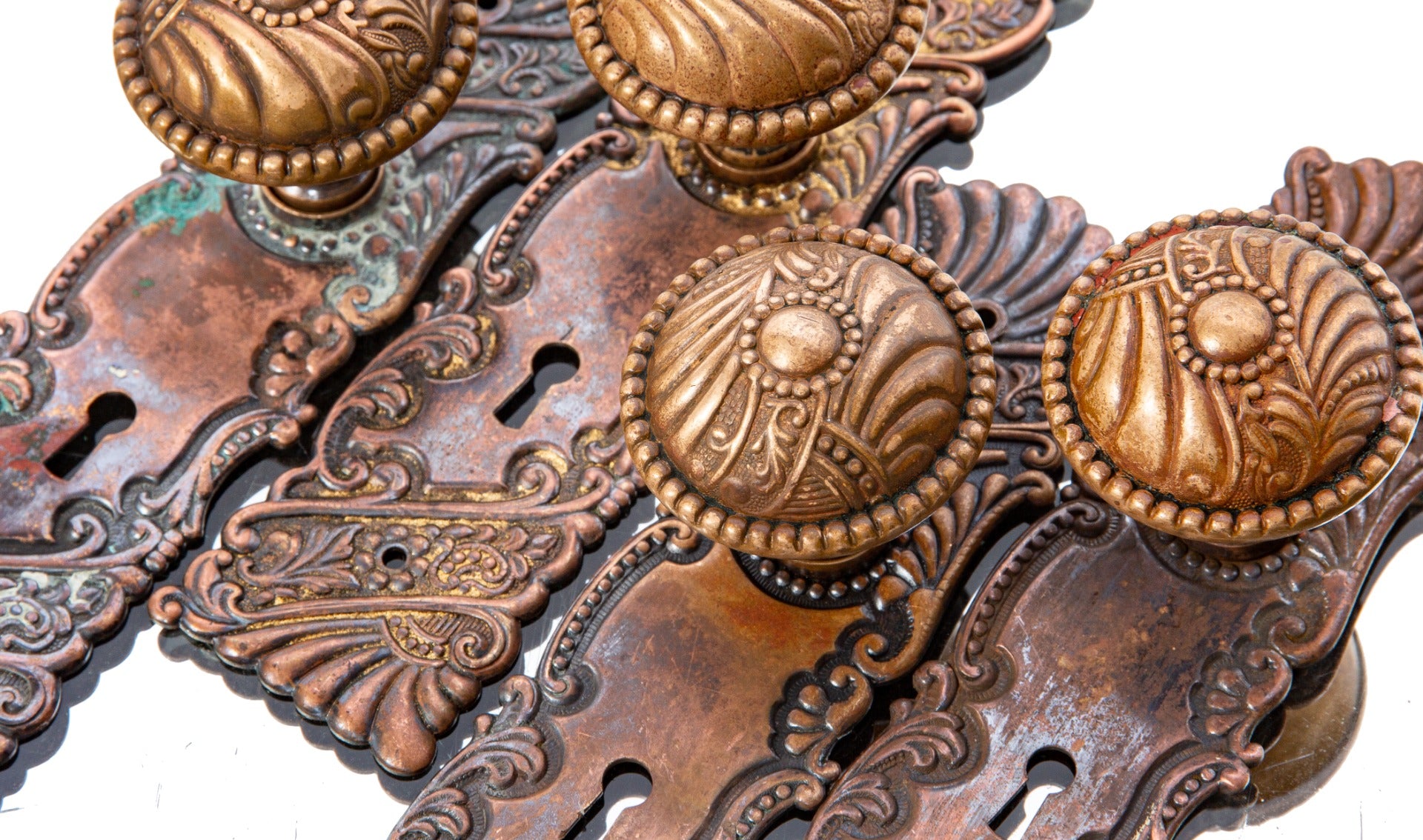 large lot of late 19th century salvaged chicago interior residential ornamental wrought bronze "roanoke" pattern doorknobs and backplates