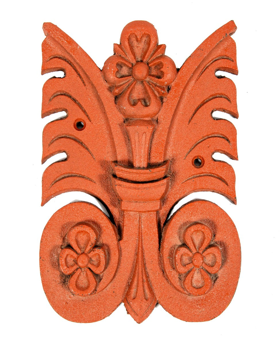 historically important 1884 treat and foltz-designed exterior cat iron column ornament from e.g. raymond 4-story store and flat building