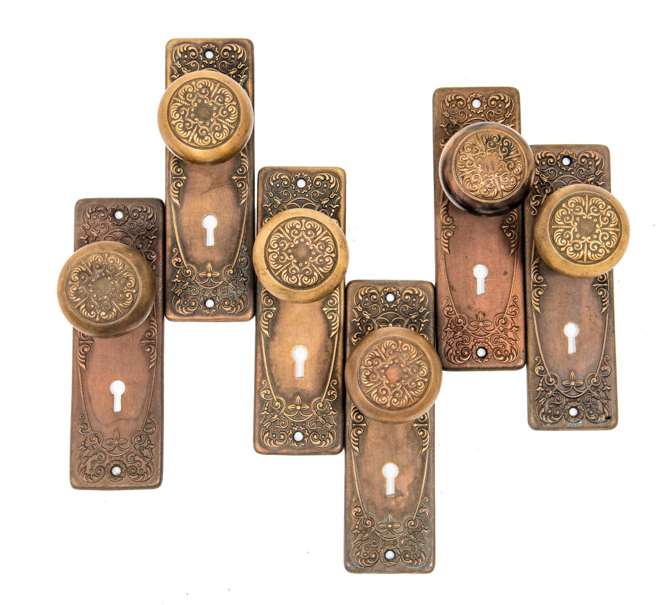 large lot of original early 20th century ornamental cast brass "alexandria" pattern salvaged chicago doorknobs and matching backplates