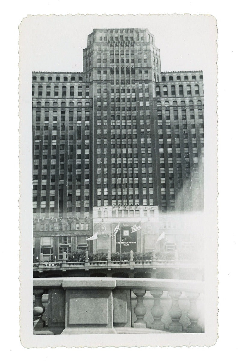 1930s original amateur black and white photograph of chicago's merchandise mart  designed by graham, anderson, probst and white with the firm's alfred p. shaw as chief architect