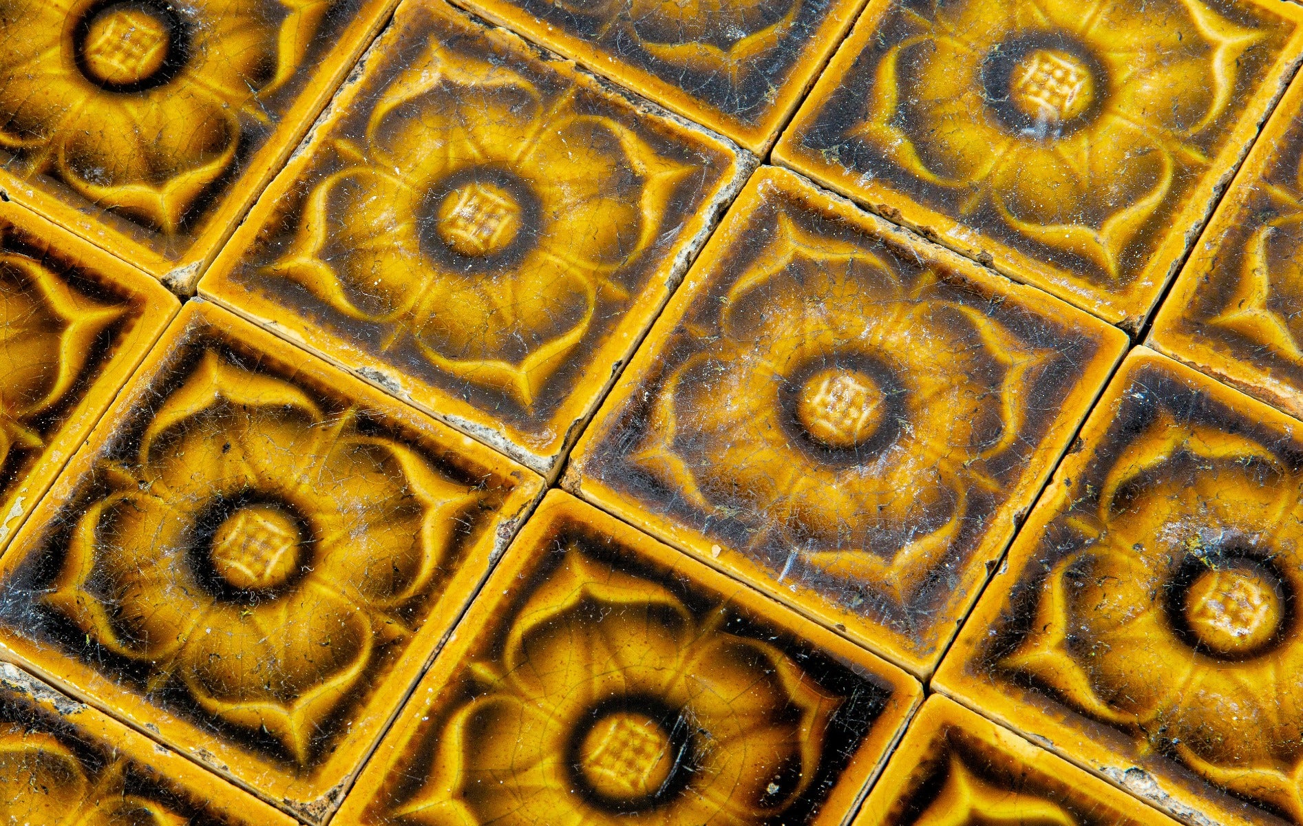 large lot of original late 1880s antique american majolica-glazed 3 x 3 inch salvaged chicago hearth tile with floral motifs