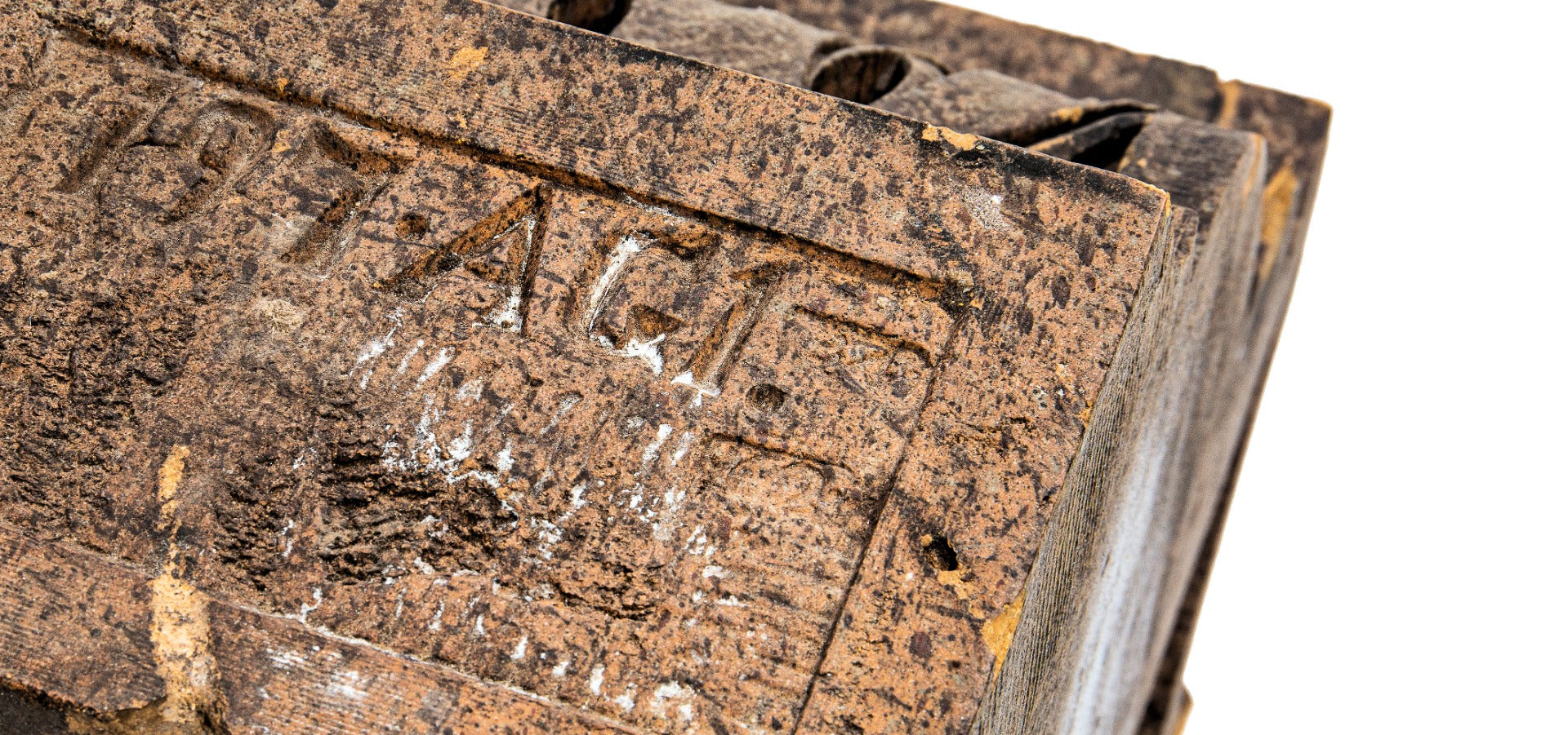 museum quality original hugh garden-designed speckeled glazed terra cotta corbel salvaged from the 1904 chapin and gore building
