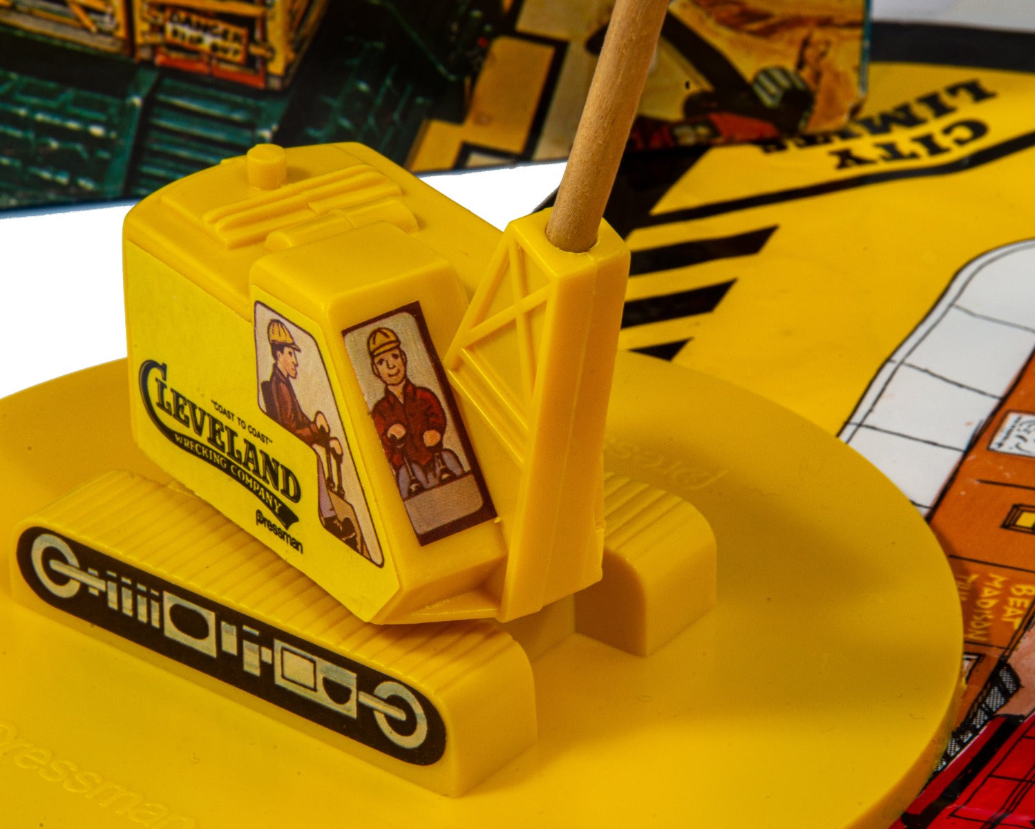 rare 1977 original and intact cleveland wrecking company game by pressman