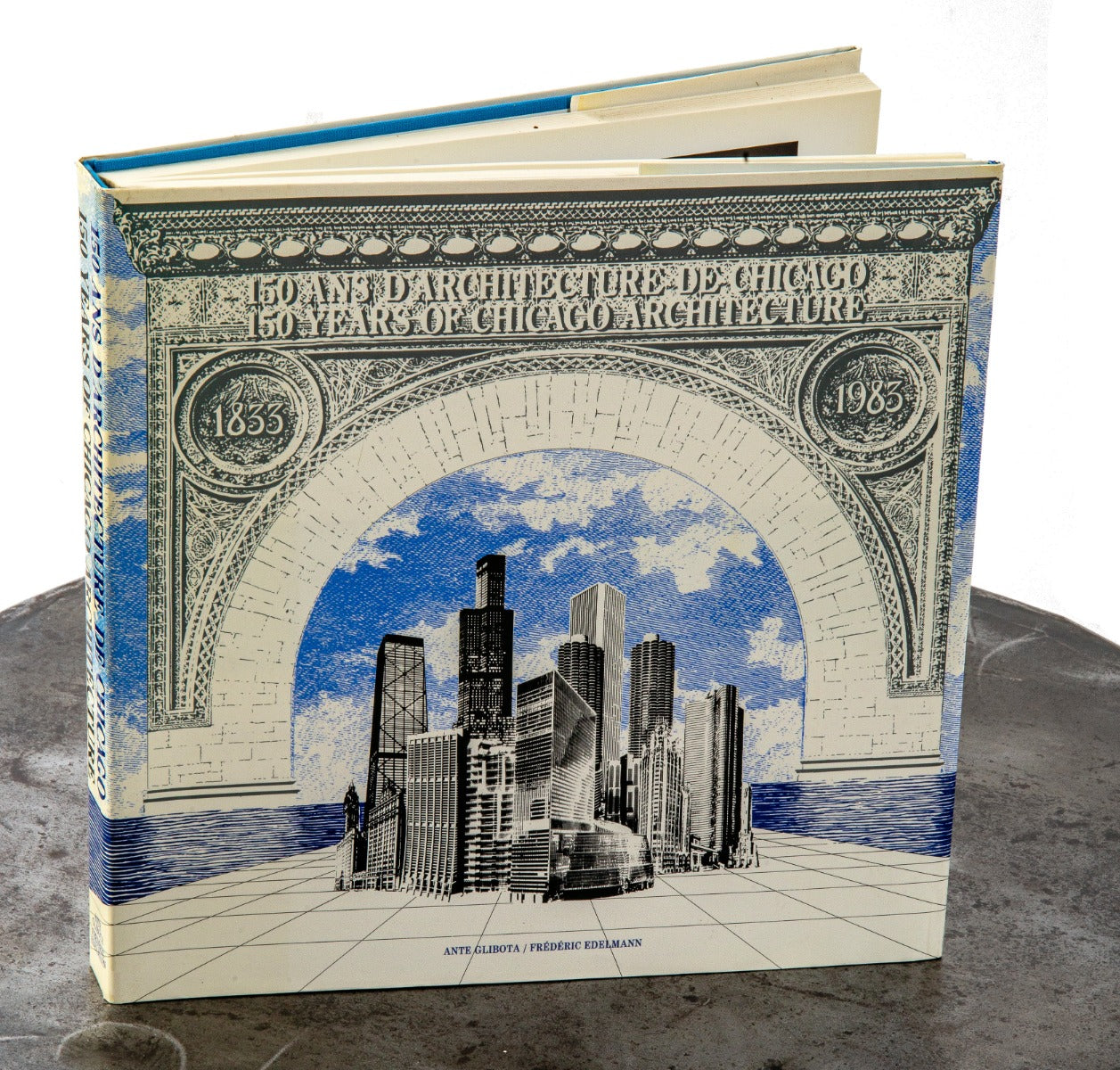 1985 hardbound 150 years of chicago architecture / 150 ans d'architecture de chicago