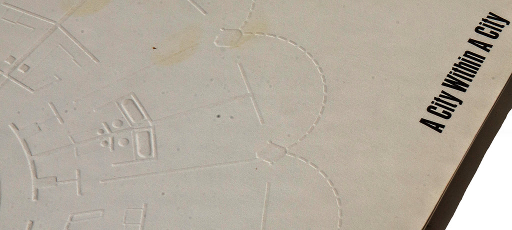 original and largely intact 1962 marina city (bertrand goldberg, 1964-68) prospectus showcasing the building’s distinctive architectural elements with floor plans, site layouts, models, and photographs.