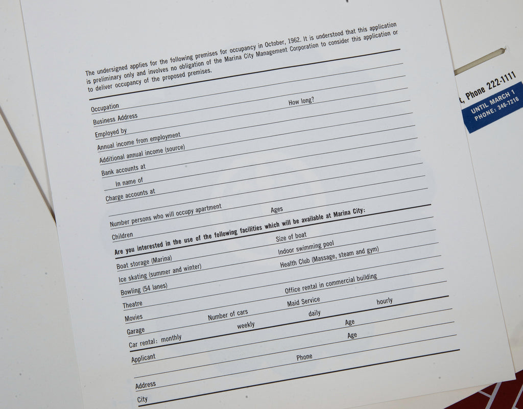 original and largely intact 1962 marina city (bertrand goldberg, 1964-68) prospectus showcasing the building’s distinctive architectural elements with floor plans, site layouts, models, and photographs.