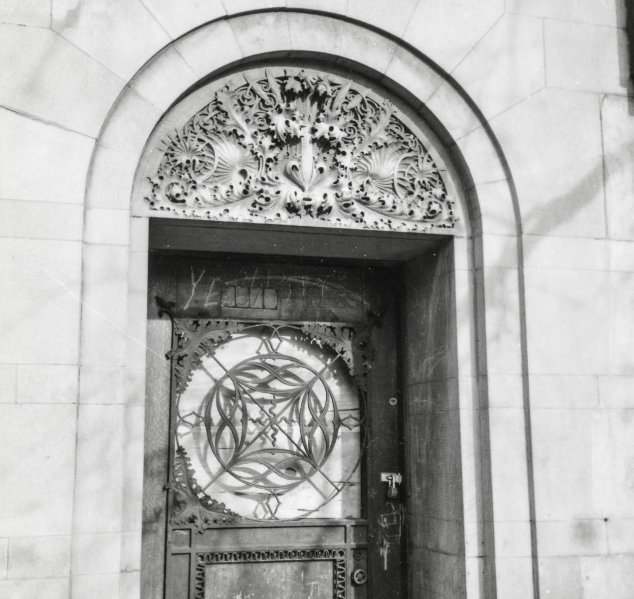 hard to find original ornamental cast bronze "kelp" pattern 1890s doorknob fabricated by yale and towne company