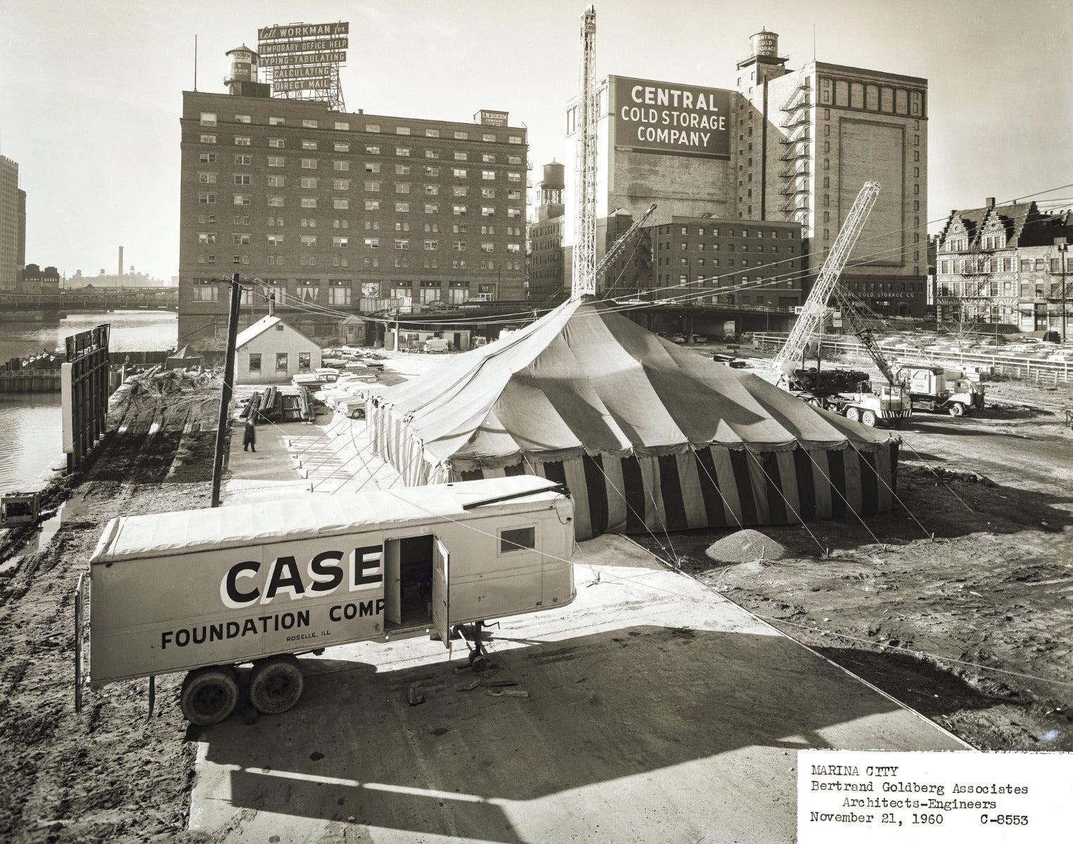 photographic images of bertrand goldberg's marina city taken before, during, and after it's completion in 1968