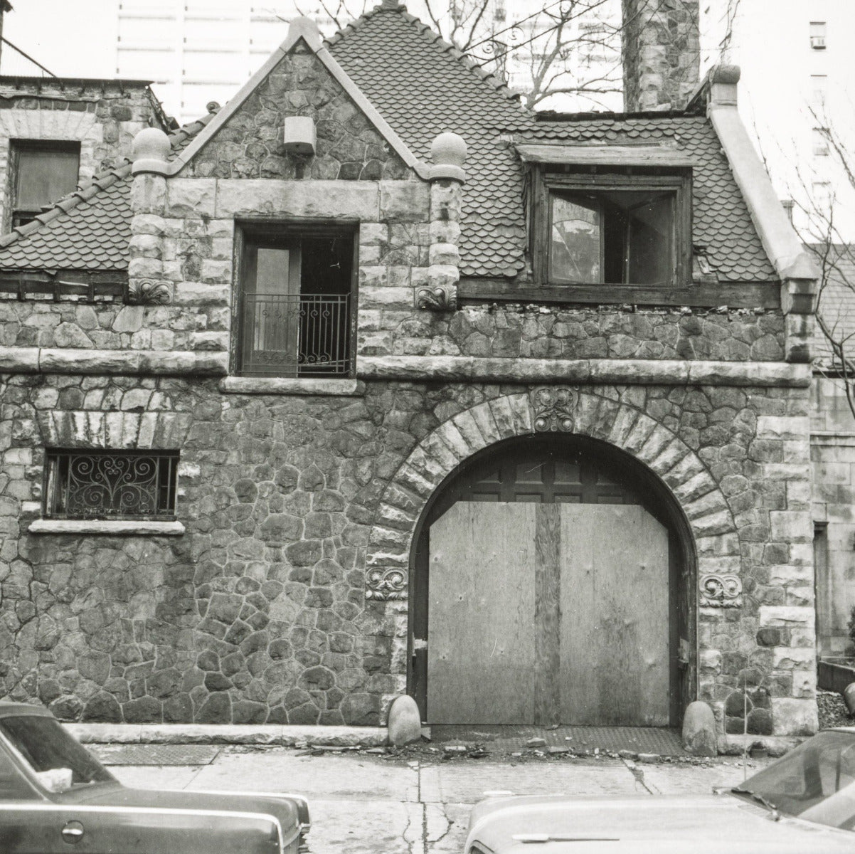 john wellborn root-designed anderson pressed block salvaged from burnham and root's 1885 edwin e. ayer residence during demolition in 1966