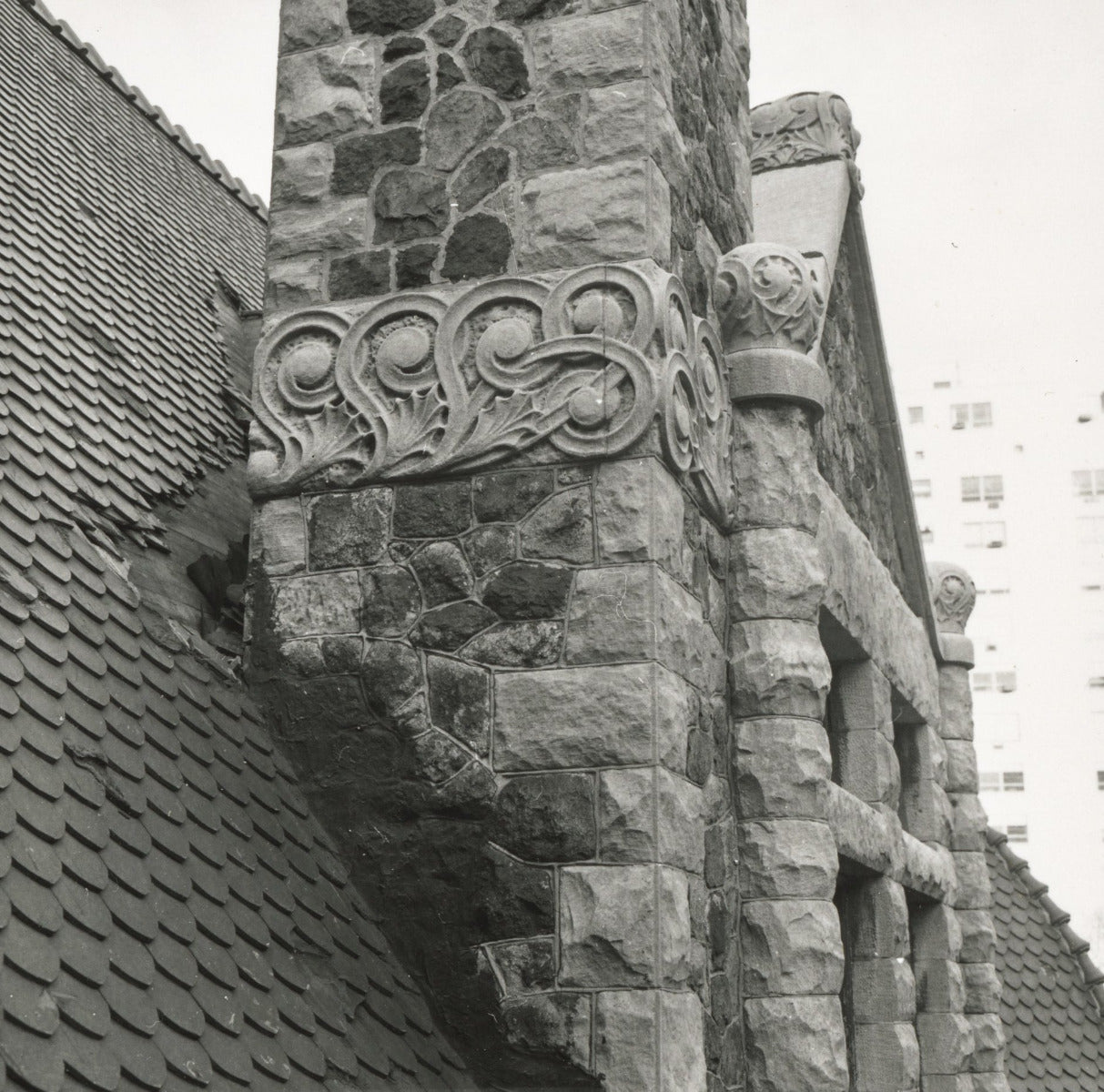 john wellborn root-designed anderson pressed block salvaged from burnham and root's 1885 edwin e. ayer residence during demolition in 1966