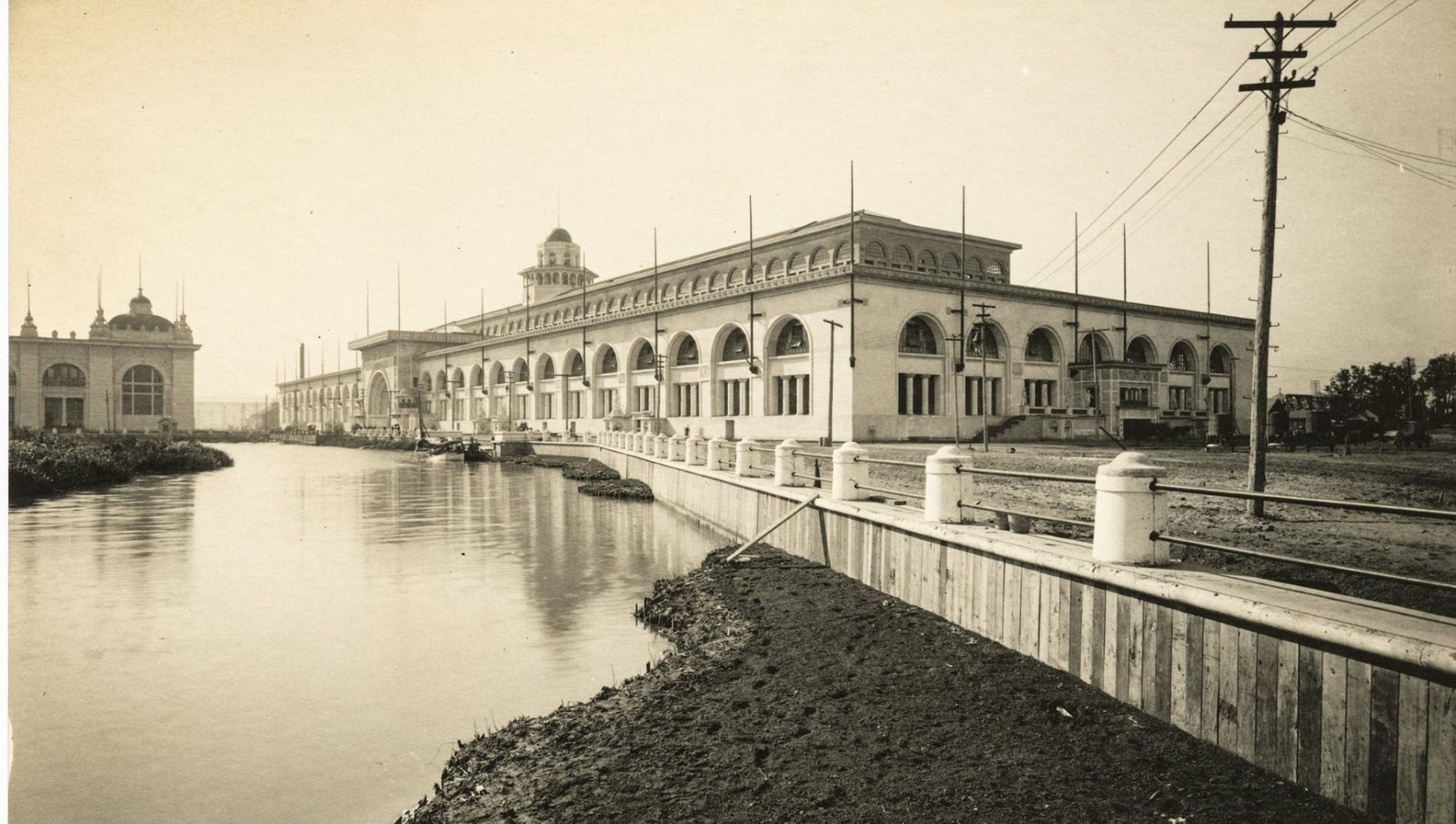 rare and all original adler and sullivan 1893 world's fair transportation building glass paperweight souvenir