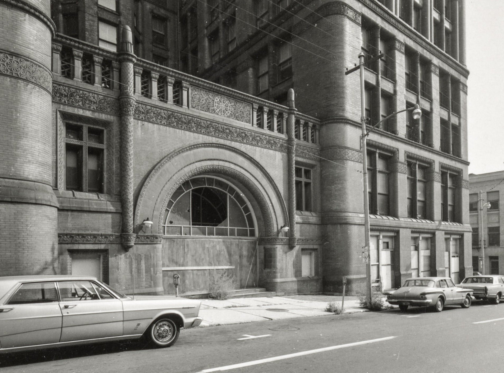historically important museum quality 19th century american cast iron kansas city board of trade building john root-designed baluster