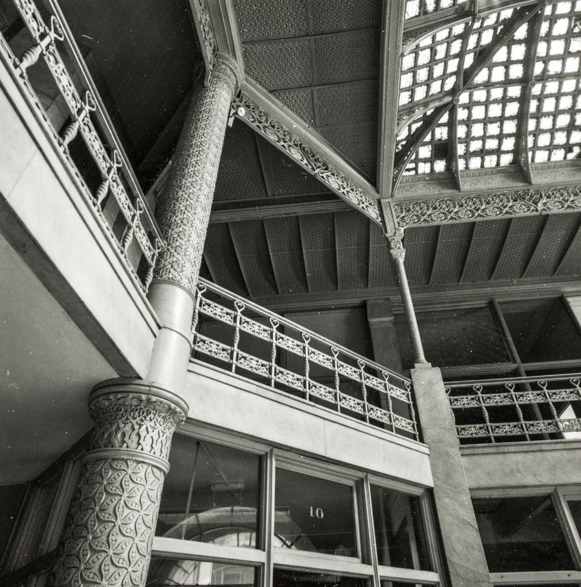 historically important museum quality 19th century american cast iron kansas city board of trade building john root-designed baluster