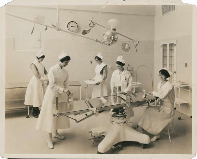 all original c. 1930's american antique medical depression era hospital operating room "operay" multibeam surgical light with centrally located orb