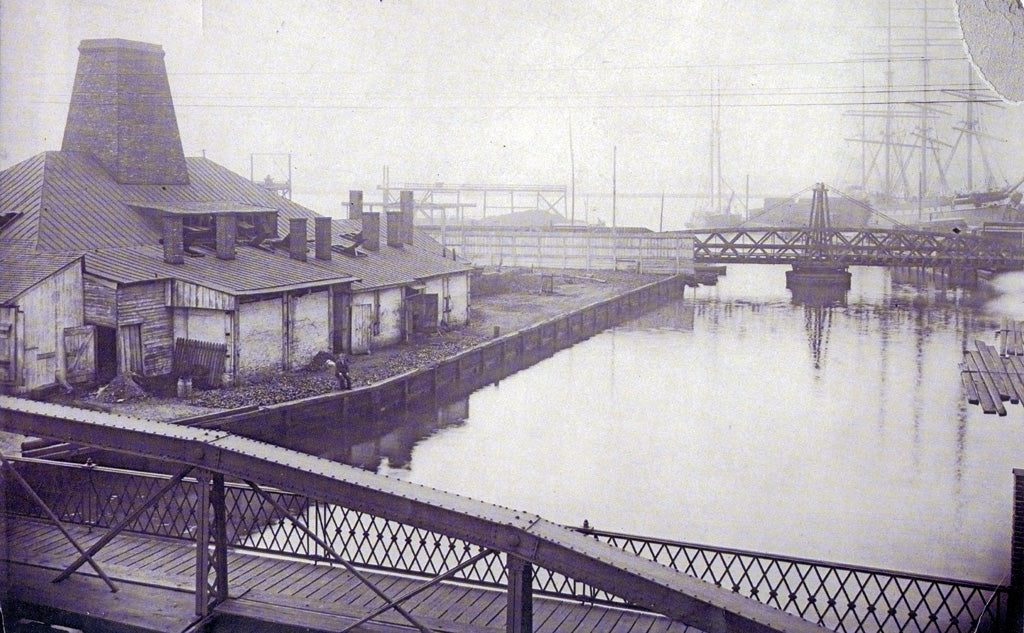 late 1840's original emerald green glass privy dug c. allen browne mineral waters antique american iron-pontiled soda bottle with applied tapered lip