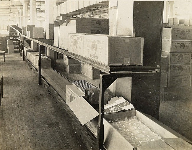 rare oversized salvaged chicago stadium new old stock boxed western electric "sunbeam" mazda "type c" tipped-end light bulbs with mogul bases