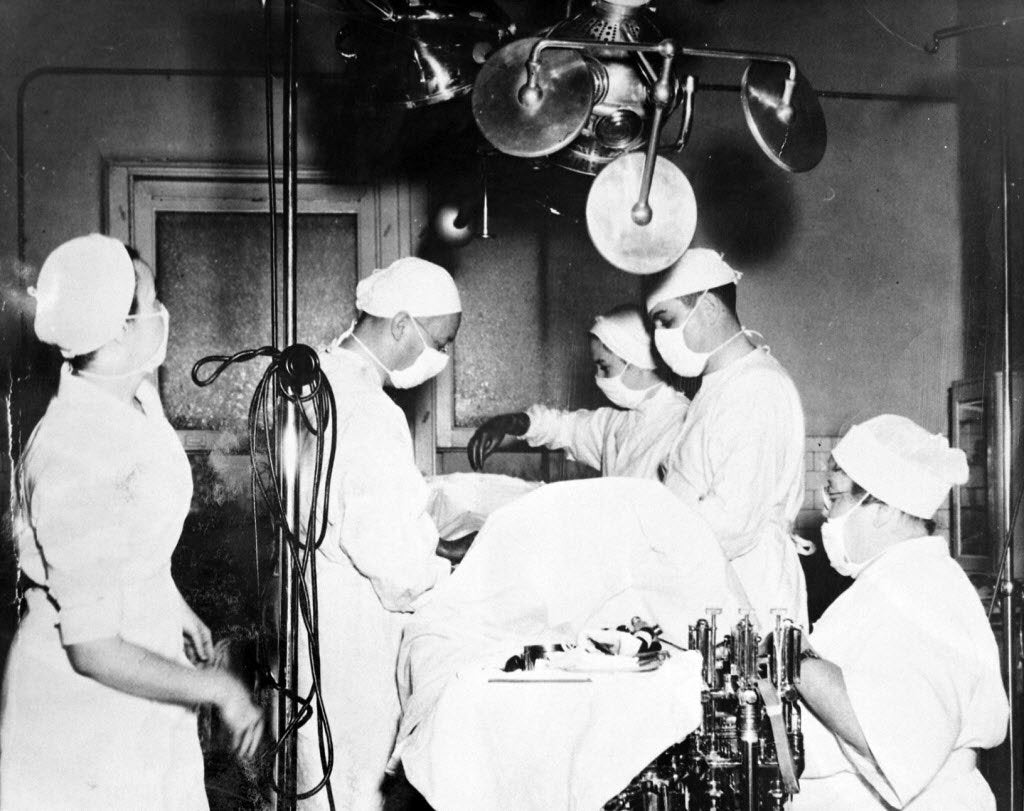 all original c. 1930's american antique medical depression era hospital operating room "operay" multibeam surgical light with centrally located orb