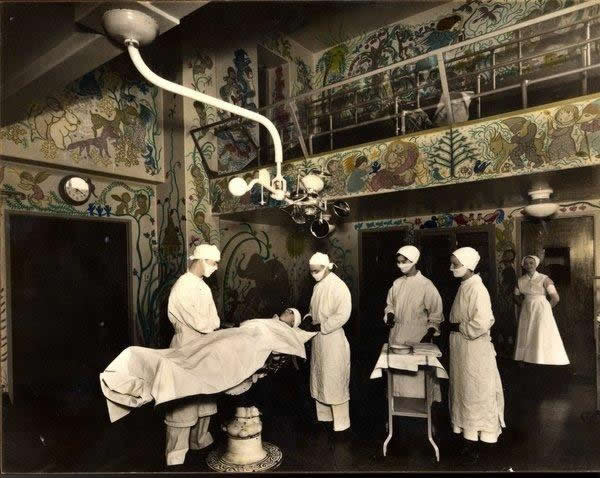 all original c. 1930's american antique medical depression era hospital operating room "operay" multibeam surgical light with centrally located orb