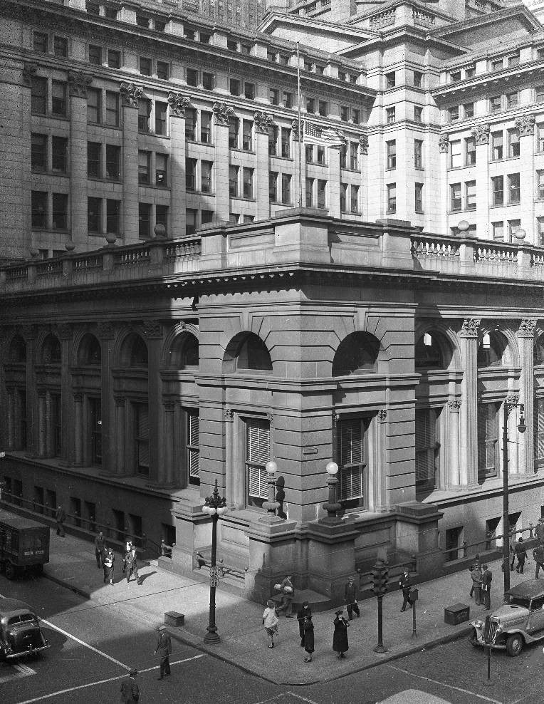 rare museum quality refinished freestanding heavy ornamental cast iron full-figured eagle salvaged from the non-extant chicago federal reserve building