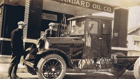 vintage american industrial reinforced galvanized steel 5 gallon "liquid measure" standard oil can with original oversized drop handle